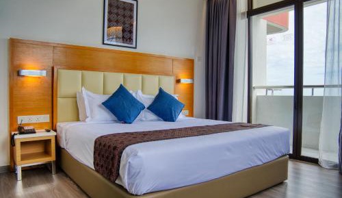 Deluxe King Suite with Sea View
