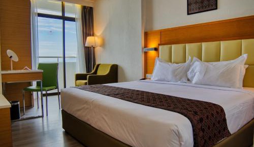 Premium Family Suite with Bathtub & Sea view