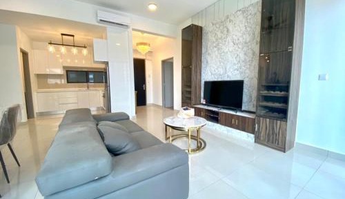Four-Bedroom Apartment with Balcony 