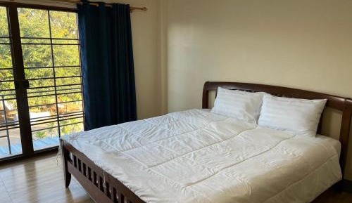 Deluxe Double Room (2 Adults + 1 Child)