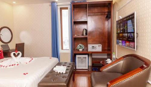 Deluxe Double Room with Private Bathroom