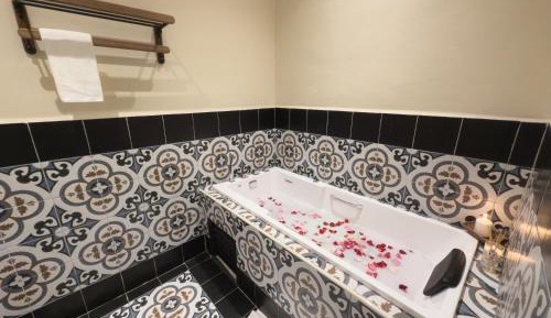 Suite with Spa Bath