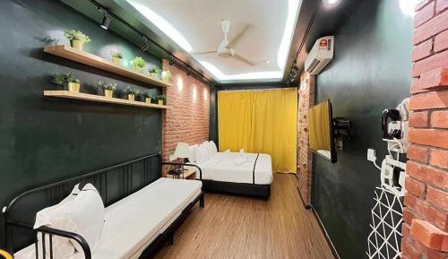 Deluxe Studio