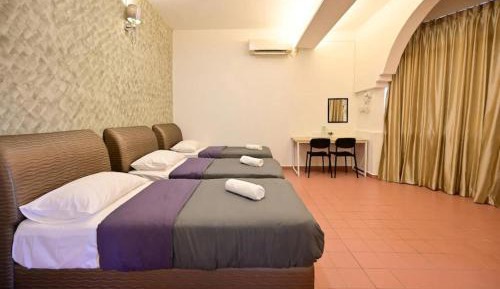 Economy Triple Room with Shared Bathroom