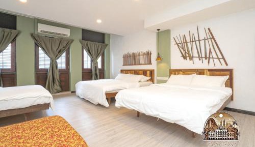 Deluxe Family Suite
