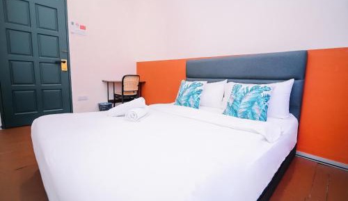 Queen Room with Shared Bathroom