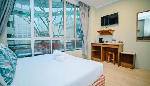 Deluxe Queen Room