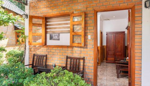 Bungalow with Garden View