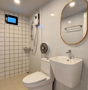 10-Bed Mixed Dormitory Room