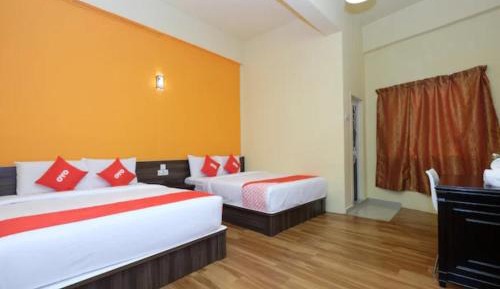 Quadruple Room with Private Bathroom