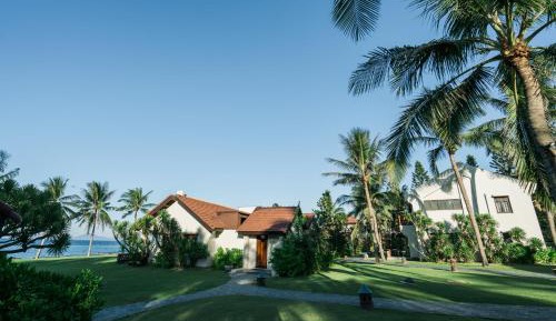 Bungalow Double Room with Beachfront View