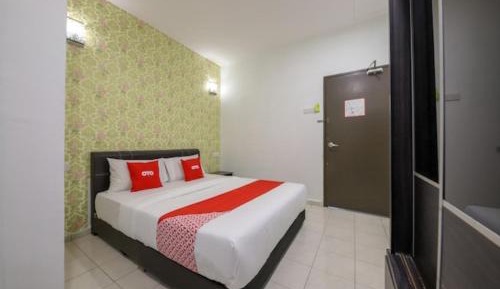 Standard Queen Room