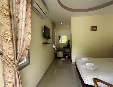 Standard Queen Room