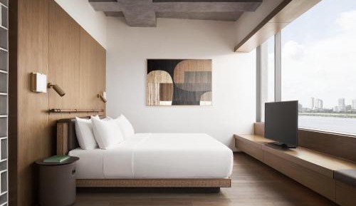 Executive King Bed