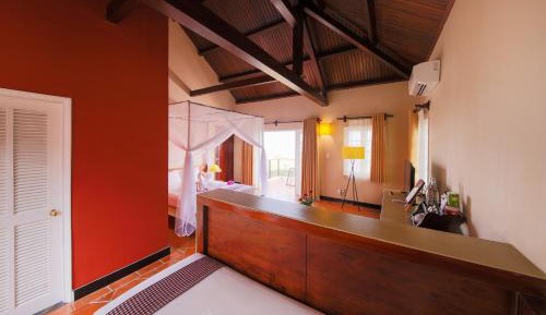Family Room with Garden View