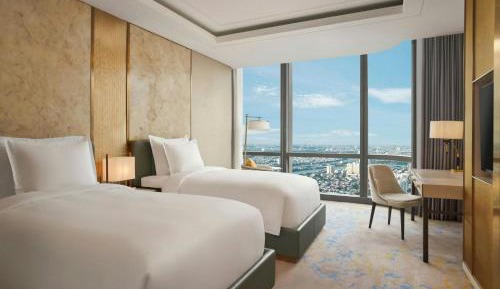 Club Twin Room with Sky View - Club Lounge Access
