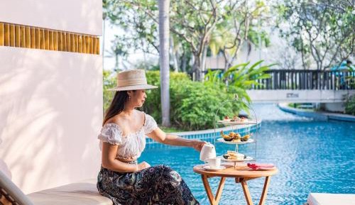 Lagoon Access, Guest room, 1 King, Poolside view