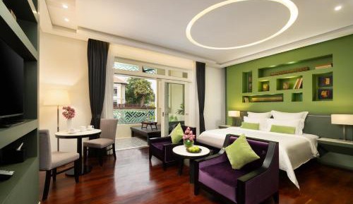 Superior Pool Suite - Free 20mins Foot Massage