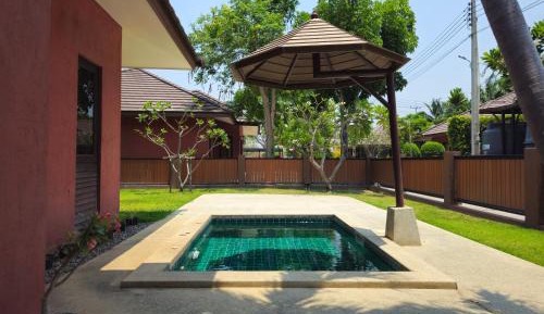 One-Bedroom Villa Private Pool with Garden view