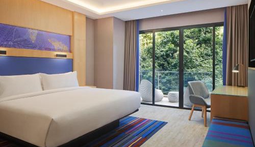 	 Rainforest View, Balcony, Guest room, 1 King