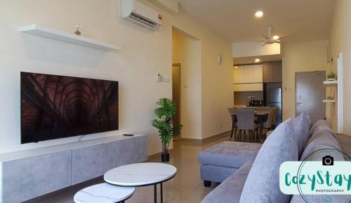 Three-Bedroom Apartment with Lake View