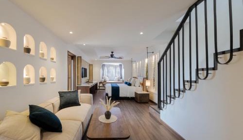 Duplex Junior Suite with Private Pool - A bottle of wine High and Tea