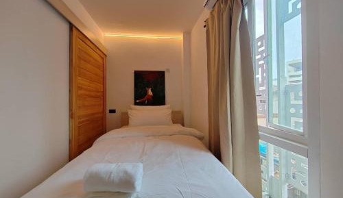 Compact Single Room with window