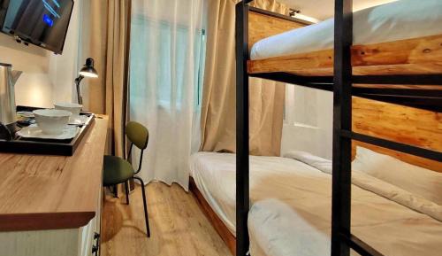 Economy Family Room (3 Adults)