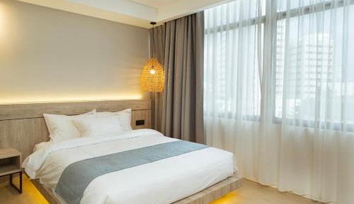Deluxe Queen Room