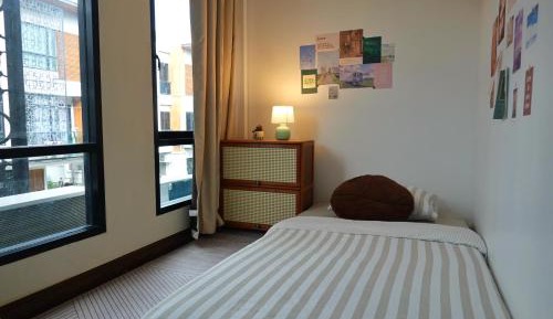 Single Room with Shared Bathroom