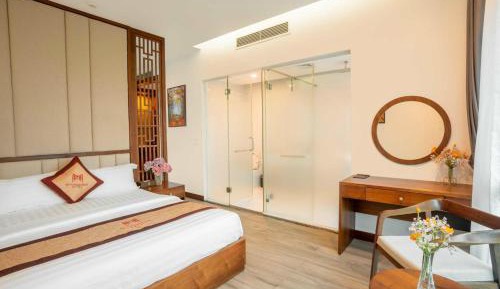 Deluxe Queen Suite