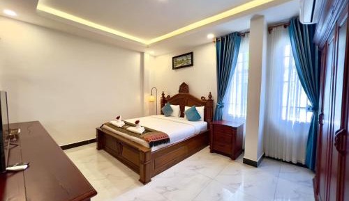 Deluxe Queen Room