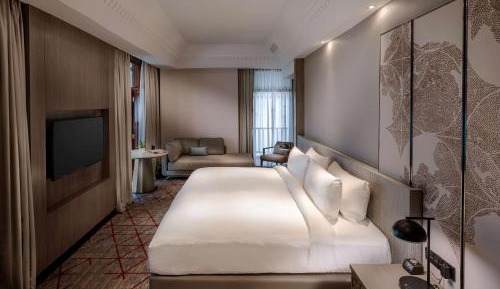 Deluxe King Suite