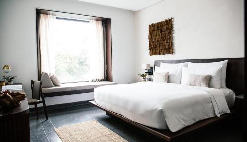 Deluxe Urban King Room