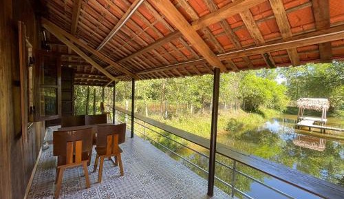 Bungalow - Water Front 