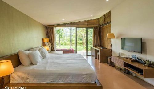 Villa with Garden View
