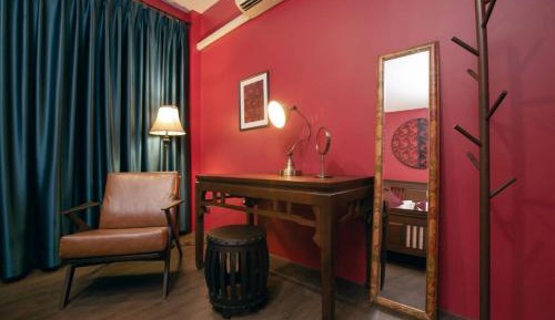 Standard Double Room with Shared Bathroom
