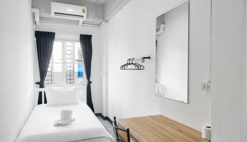 Single Room with Shared Bathroom