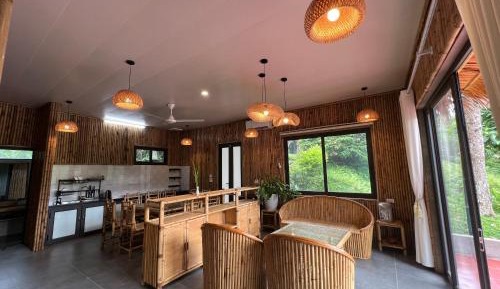 Family Room with Garden View