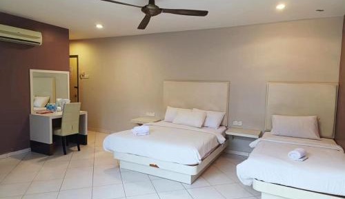 Deluxe Double Room (2 Adults + 1 Child)