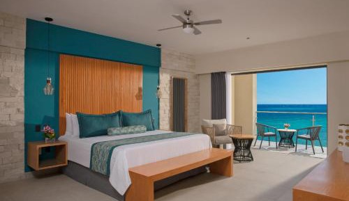 Preferred Club Penthouse Suite Panoramic View King 