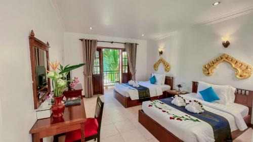 Cabana Double or Twin with Balcony Pool View - Free Pick up