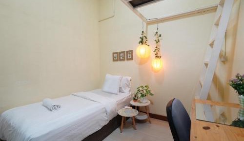 Standard Twin Room with Shared Bathroom