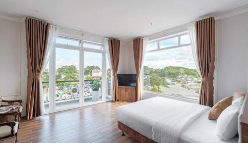 King Suite with Balcony