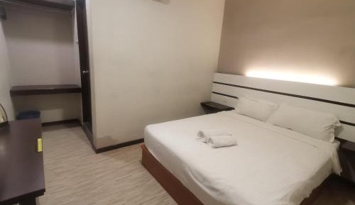Standard Queen Room