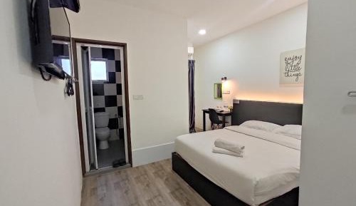 Deluxe Queen Room