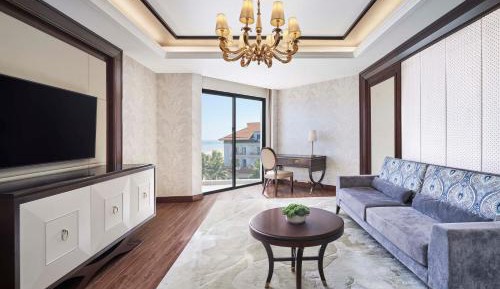 Junior King Suite with Ocean View and Balcony