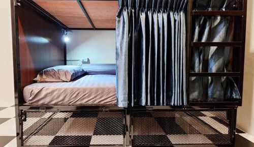 8-Bed Mixed Dormitory Room