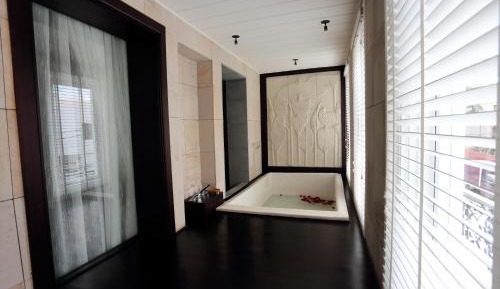 City Grande King Room