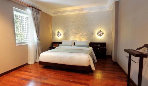City Petite King Room